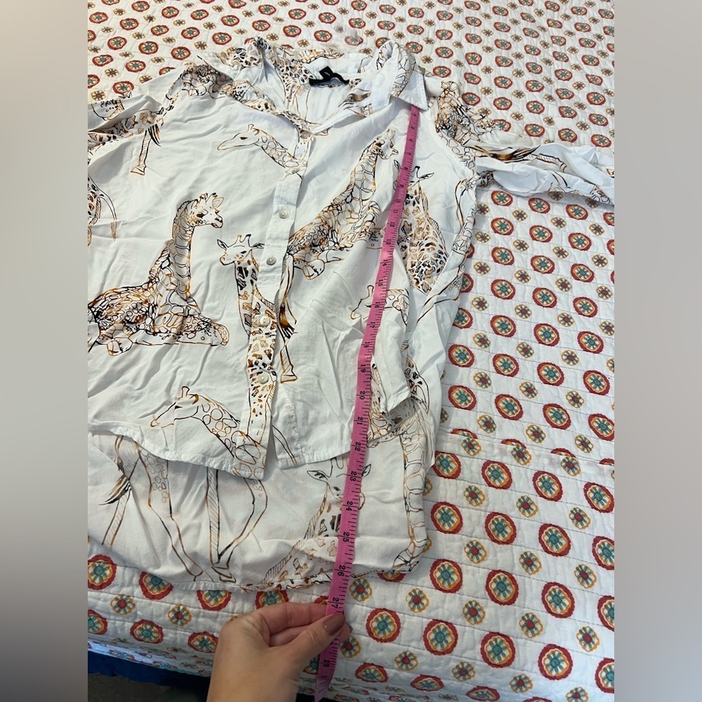Jane and Delancey White Giraffe Print Blouse - Picture 5 of 6